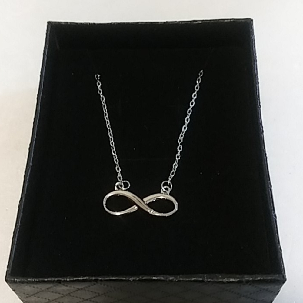 Fashionable Ladies Necklace